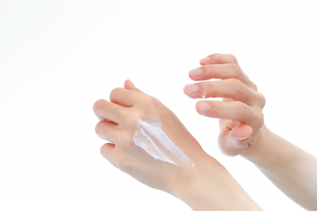 冬 日焼け止め 敏感肌 おすすめ, 冬 乾燥肌 日焼け止め, 敏感肌 低刺激 UV, 冬 紫外線 対策 顔, 日焼け止め しみる 改善, 保湿 UV ミルク, ノンケミカル 日焼け止め, セラミド 日焼け止め